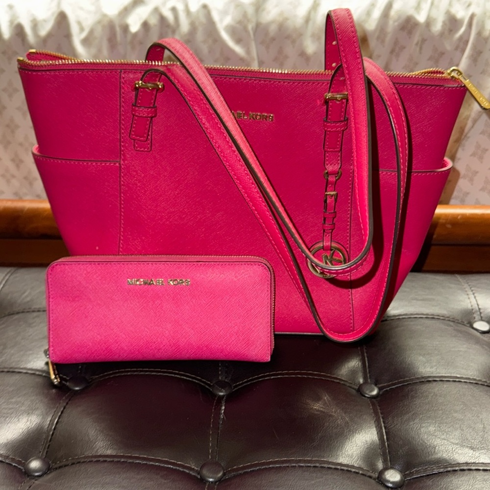 Michael Kors Saffiano Leather medium Tote Bag with zip around wallet